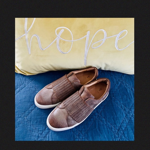 Frye Shoes - 🍄SOLD🍄 Frye Ivy Gore Slip On’s NWOB